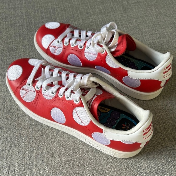 Size 8 L/ 6M Adidas Stan Smith originals Pharrell Williams Red polka dot… - Picture 1 of 10